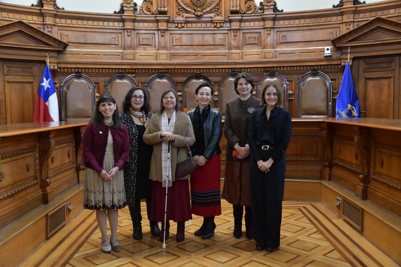 Abogada Ángela Arenas expone en la Corte Suprema sobre violencia de género en mujeres mayores