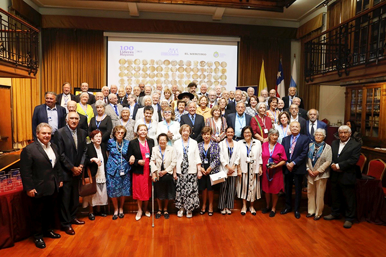 SGGCh asiste a premiación de 100 Líderes Mayores