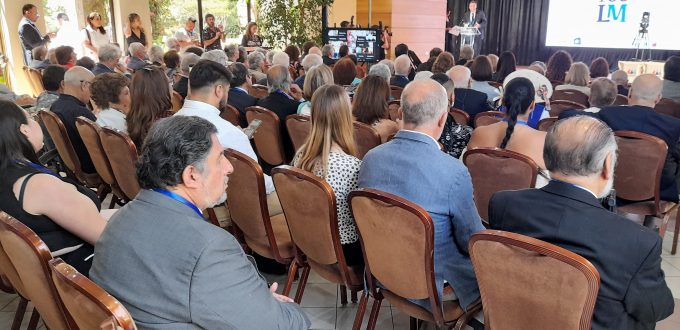 100 personas mayores son reconocidas por su liderazgo y aporte al desarrollo del país